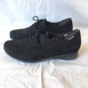 Mephisto leather sneaker black size 8.5